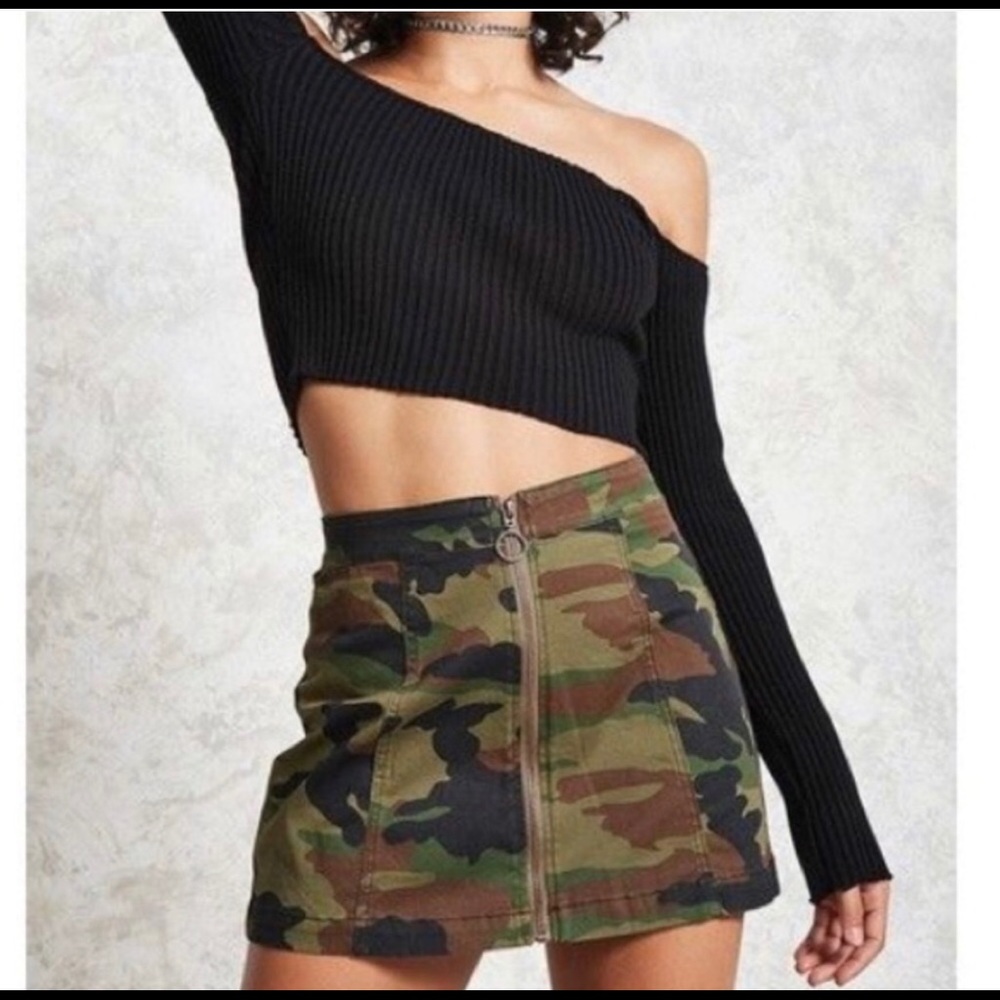 Camouflage mini skirt with zipper , size 27